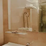 Ayala 3*
